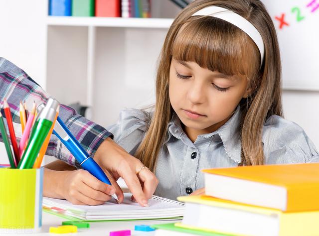 伐木累|妈妈咆哮式陪娃激怒邻居,8步学会高质量陪写作业,从此母慈子孝