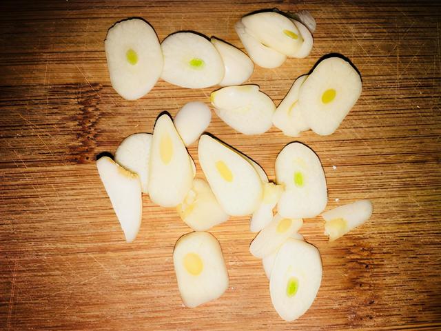 猪蹄这种做法，Q弹软烂，孩子老人吃了补钙比钙片强，家常又简单