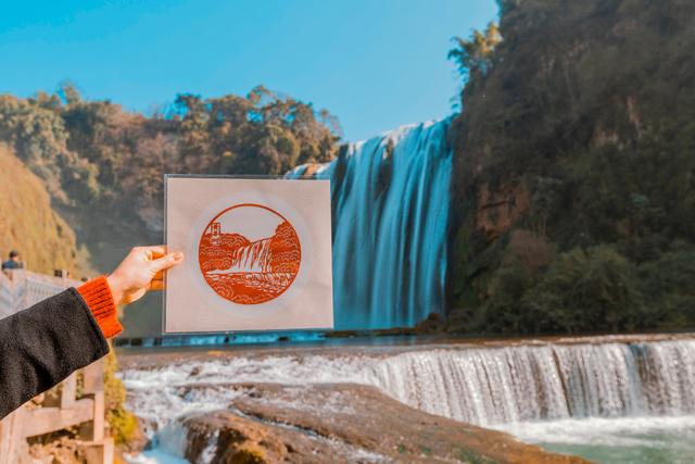 #玩乐足迹#景区打卡照别再扯丝巾了！这五种简单姿势让你回到18岁