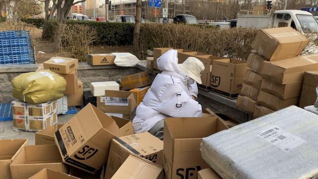 浮生|合作过娱乐圈一半女神的张嘉译这回搭上了张天爱，剧照真实过了头