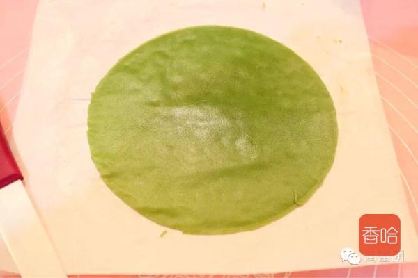 少女心系列！好吃到流泪的抹茶草莓千层蛋糕，免烤箱零失败