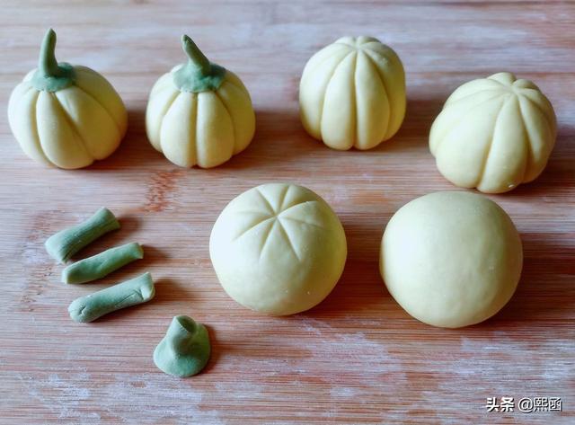 用南瓜做小馒头，只需1次醒发，香甜暄软有筋道，好看好吃还简单