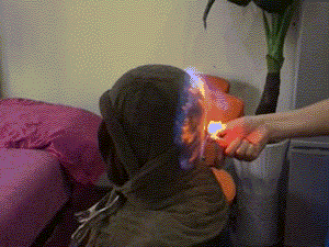 搞笑gif:这妹子笑起来好腼腆,是看上我了吗?