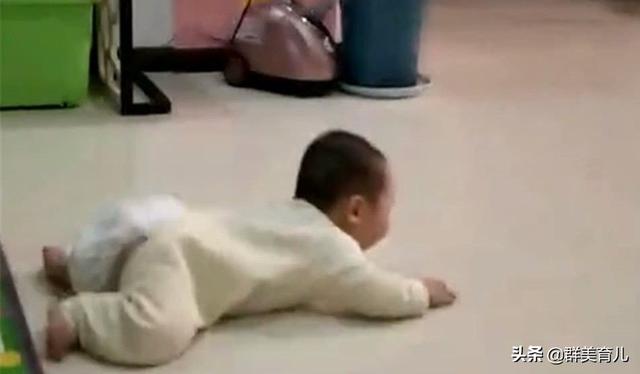 「你的育儿经」孩子一个月就被妈妈强制抬头？坑娃行为！家长们不可操之过急