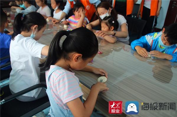 你的育儿经|惠民县孙武街道棣州社区开展庆“六一”亲子学面点活动