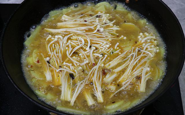 花鲢鱼怎么做才好吃，试试这种吃法，鱼肉鲜嫩不腥，麻辣又过瘾