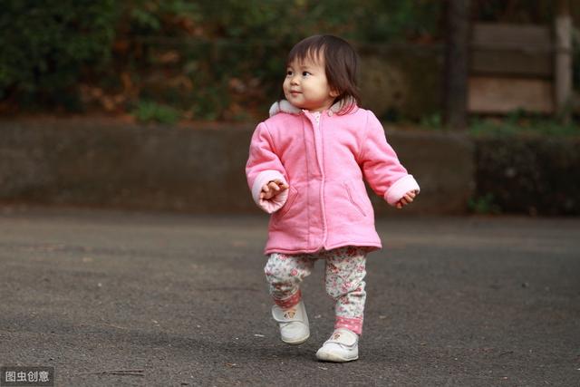 【超级宝妈】孩子光脚虽好，如不注意这些细节，好处容易变“坏处”
