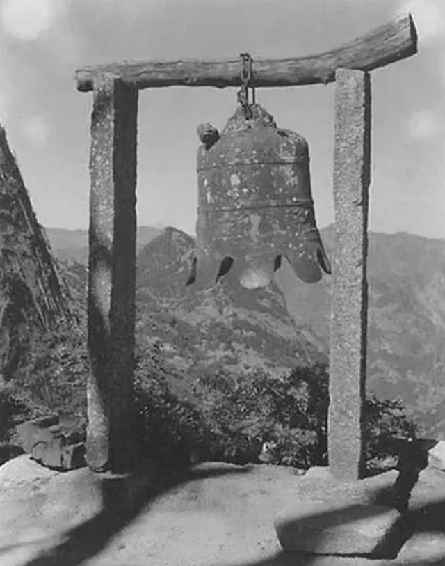 『约吗旅行』看过去没有索道和护栏的华山,那才叫惊险