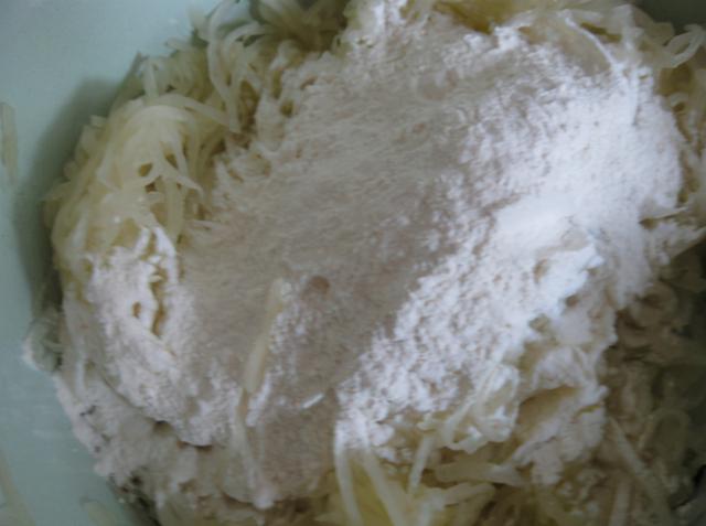 炸萝卜丸子，盐渍还是焯水？多加2样，丸子外酥里嫩，放凉不发硬