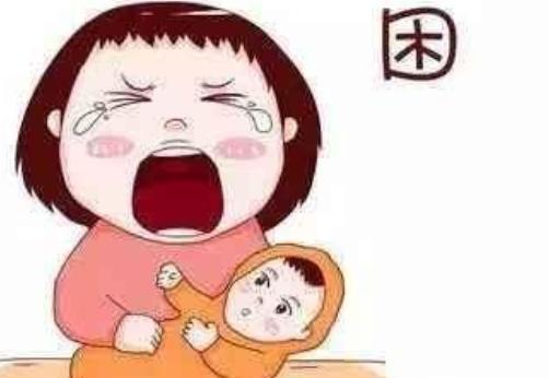 【你的育儿经】新手妈妈半夜喂奶太辛苦，想出“妙招”躺着喂宝宝，结果后悔不已