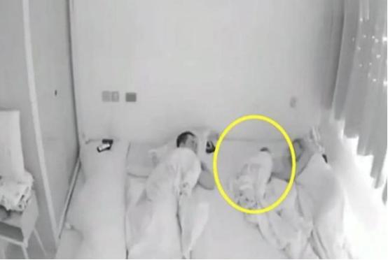 相遇花季|“最懂事宝宝”仅11个月，半夜起床自己喝奶，网友：来报恩的