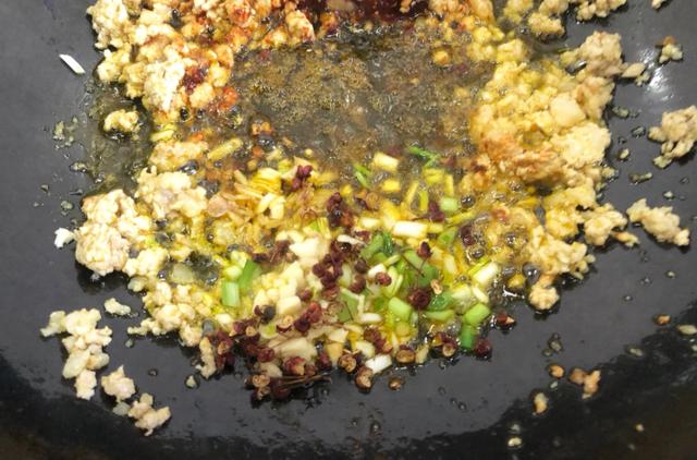 麻婆豆腐在家这么做，麻辣鲜香，不愧为下饭界“扛把子”