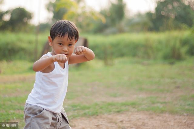 「超级宝妈」关于低俗，与其抵抗，不如教孩子以正确心态看清它然后依然做自己