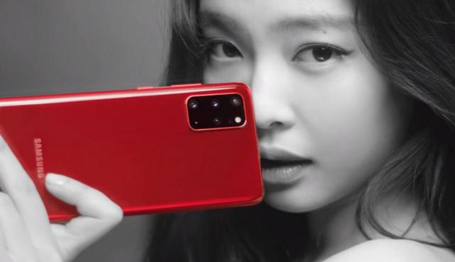 [环球网]三星发布红色版Galaxy S20+：金智妮代言