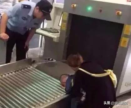 [你的育儿经]急哭！南昌一小女孩手指被自行车链条卡住，家长们可千万看住了！