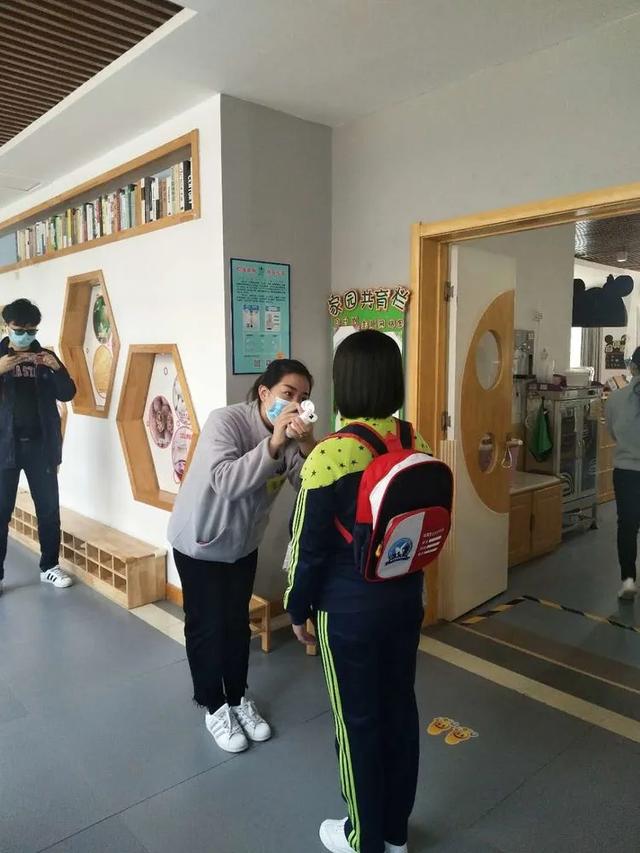 [你的育儿经]丛台区教体局防冠办到阳光东尚幼儿园指导开学防控演练