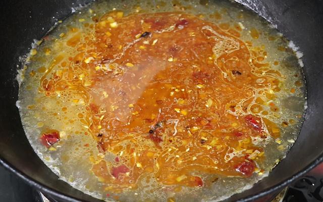 冬季餐桌上少不了的下饭菜，肉末炖粉条，肉末酥香，粉条Q弹入味