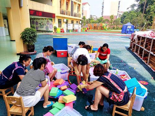国民帅比|泸州市景坡路幼儿园开展户外玩具清洗、消毒活动