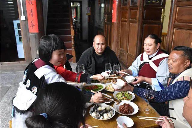 年夜饭|「新春走基层」云南丽江：浓浓年味尽在年夜饭里