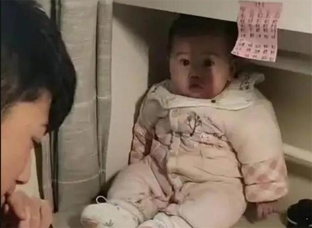 【你的育儿经】哥哥边写作业边带娃，把妹妹当“吉祥物”，俩孩子相处模式太甜了