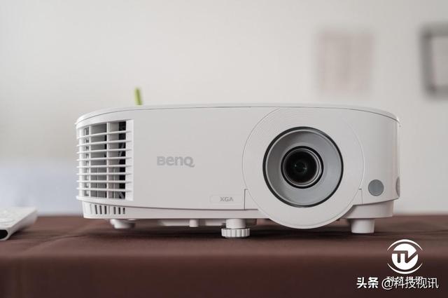 轻松驾驭！E往无前！明基E530智能投影仪新典范