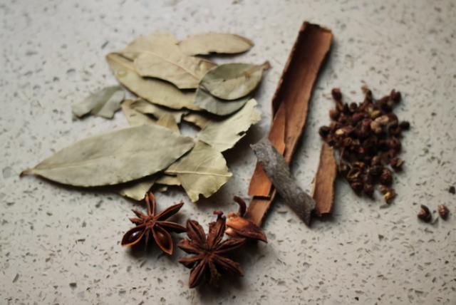 炖羊肉汤，做好“3不加”，保证汤鲜美浓白，肉软烂入味，没膻味