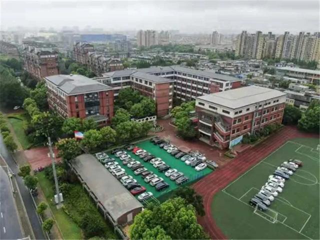 夕阳下的彩虹■霸气改名！上海这17所学校被批准改校名了！名校资源加持！还有一所从民办转公办了！