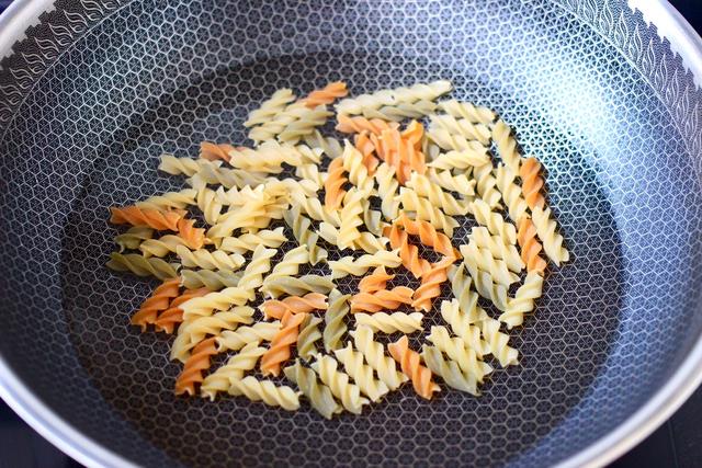 懒人黄瓜意面，简单方便，有菜有饭，酸酸甜甜超开胃