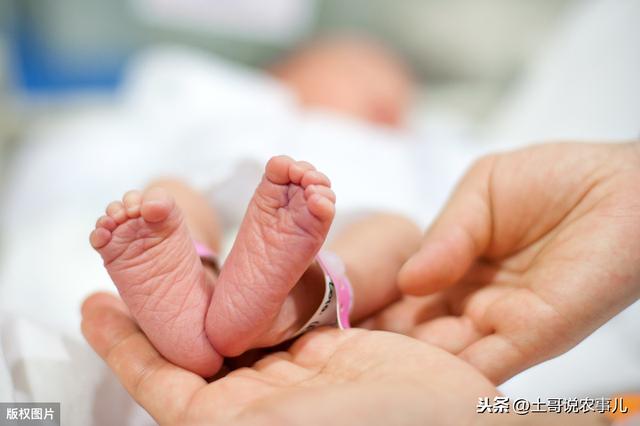「超级宝妈」陪老婆在家化产房，准备生孩子；水囊，催产素，太遭罪了