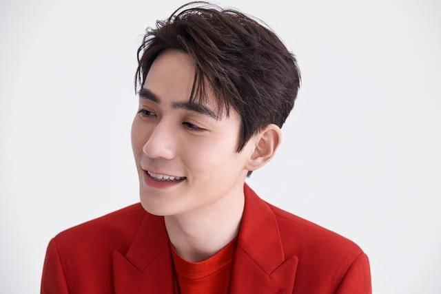 中国日报网：朱一龙生日收获合作伙伴走心庆生 寄“明信片”官宣新剧