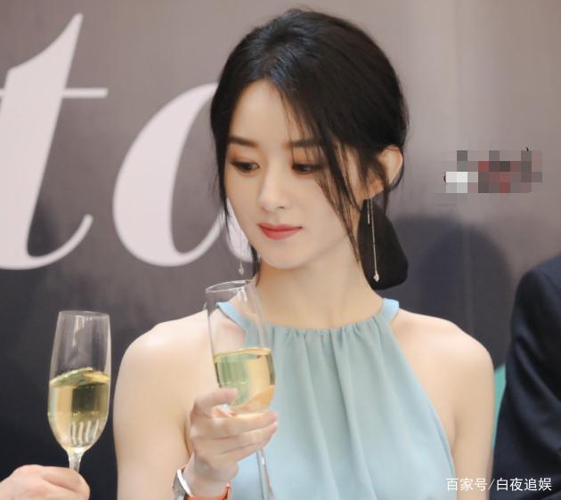 定格|赵丽颖出席新代言活动,现场生图被传开,确定有32岁?