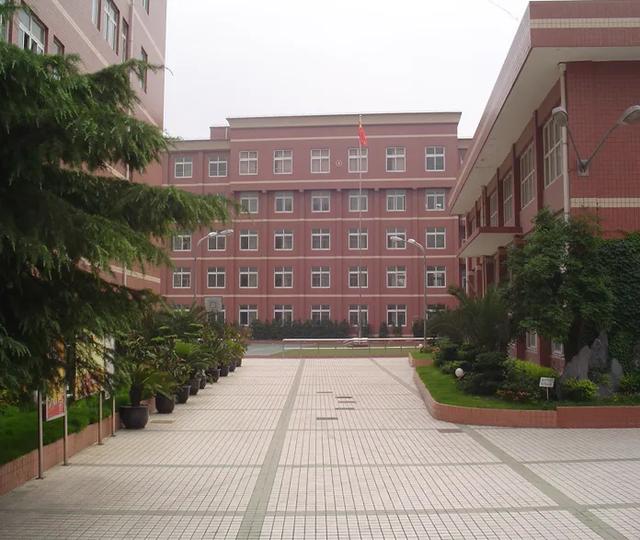 夕阳下的彩虹■霸气改名！上海这17所学校被批准改校名了！名校资源加持！还有一所从民办转公办了！