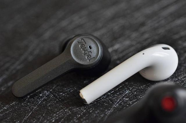 纵横真无线市场两年的AIRPODS二代败北德版AIRPODS