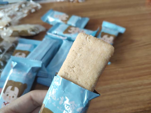 「你的育儿经」?孩子想吃零食别急着说“不”，禁止孩子吃零食，不如学会聪明选