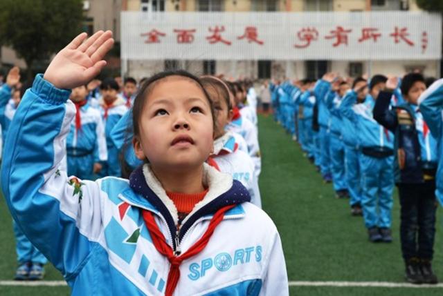 日本小孩有多早熟？小学会化妆，还想嫁富豪，中国家长“没眼看”