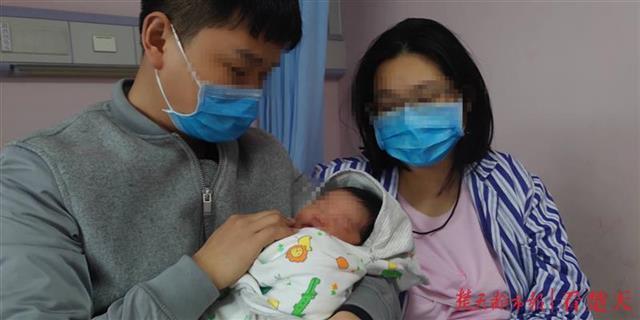 「你的育儿经」特殊时期产妇只能一人陪护，青年奶爸“独揽大局”获评满分