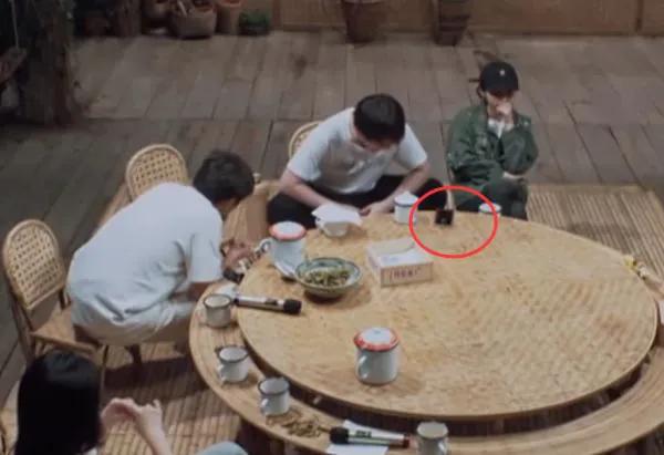 资讯早知道|《向往4》迎来最“大胆”嘉宾直接把手机放在饭桌上却无人敢说她