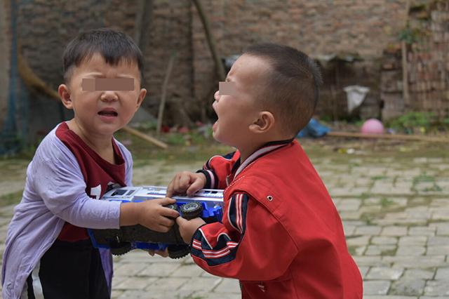 孩子社交能力差？父母的过度干涉，只会让TA的交友圈越来越窄