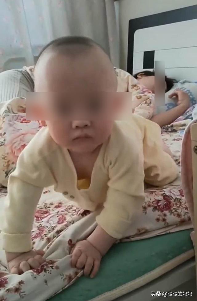 [超级宝妈]保姆带娃自己却睡得“香甜”，宝妈火冒三丈，网友：请来一个祖宗
