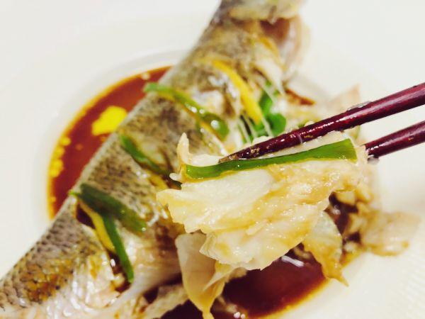 网红鲜美营养多的清蒸鲈鱼，简单超美味