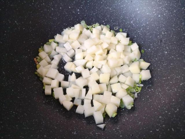 小面卷烩麻食，温暖精巧，配菜包罗万象，营养丰富