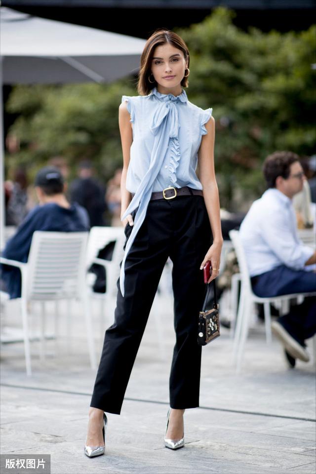 普拉达女王夏季的明媚与衬衫有关，各色小衫搭配出的风情也令人着迷