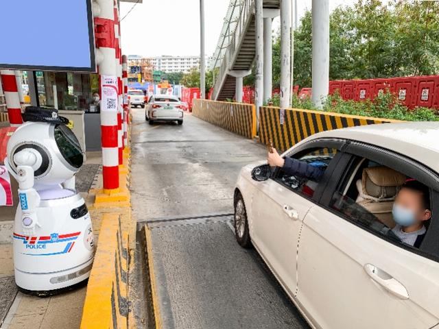 「南方都市报」5G机器人义警投入深圳宝安防疫一线，所在岗位每天能省4个警力