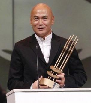 曾在影坛名声大震，因脑中风瘫痪，如今62岁人财两空无人照料|fun娱乐