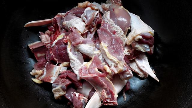 想吃啤酒鸭？不用去饭店，大厨教你在家做，不腥不腻吃着真过瘾