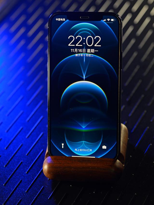 iPhone 12 Pro颜值到底高不高？在微距镜头下看一看