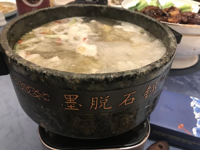 郑州凤凰城这家肉沫烧海参，不仅海参烧的好，各种海鲜吃到过瘾