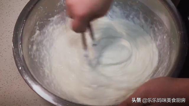 懒人凉皮想要好吃，可不是直接调面糊那么简单，教你正确做法，香