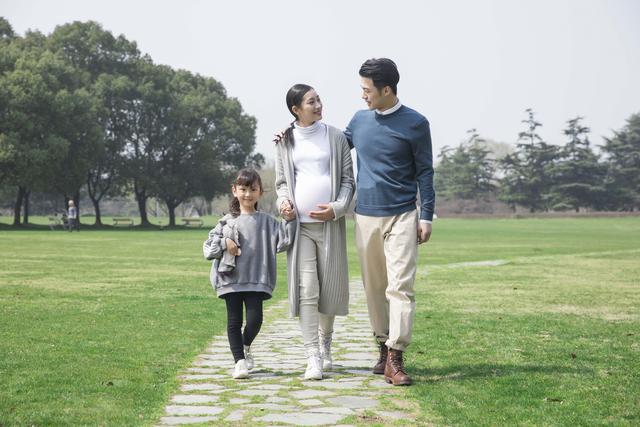 「超级宝妈」重申这3种鞋不要给孩子买,小心孩子小脚走形,影响一生