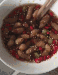 搞笑gif开心一刻:姑娘,知道你美,但也不用写在脸上吧